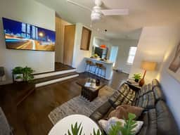the escape: king bedroom w/pool, hot tub access