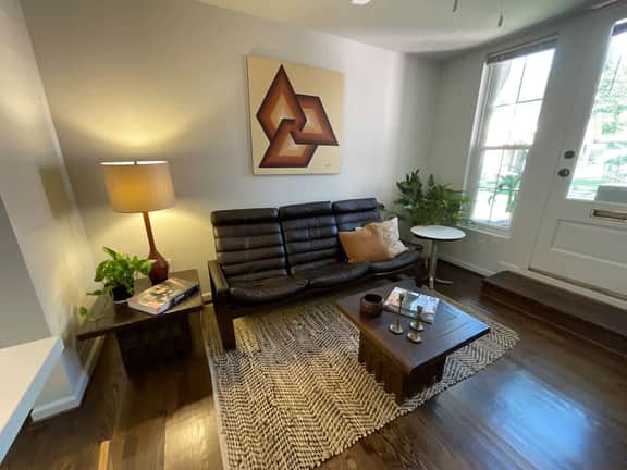 the escape: king bedroom w/pool, hot tub access