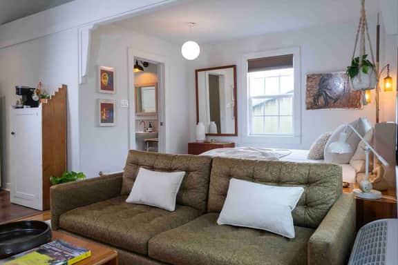 boho chic studio w/pool,hot tub,relaxing courtyard